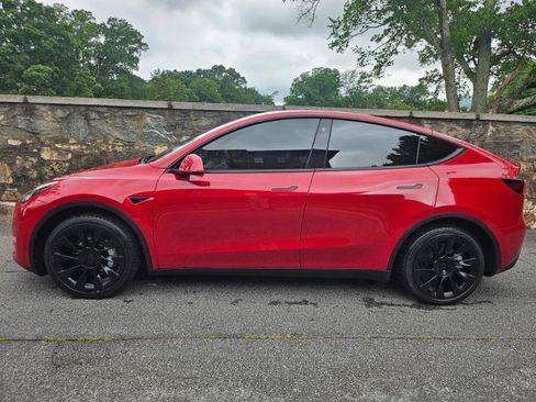 Used 2022 Tesla Model Y Long Range AWD/4WD image 8
