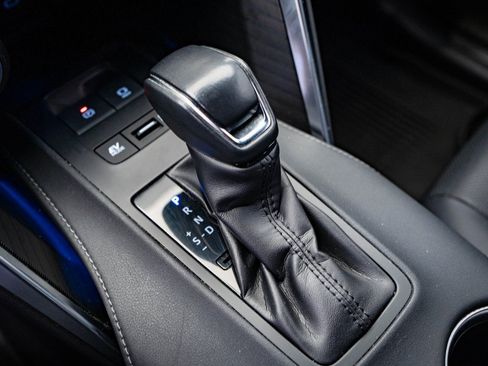 Used 2023 Toyota Venza Limited image 33