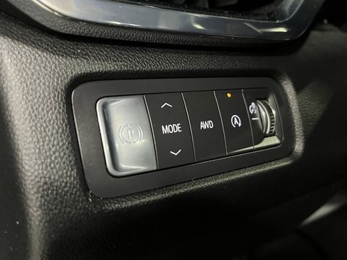 Certified 2025 GMC Acadia Elevation w/ Elevation Premium Package AWD/4WD image 12