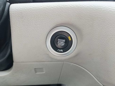 Used 2022 Chrysler Pacifica Limited AWD/4WD image 29