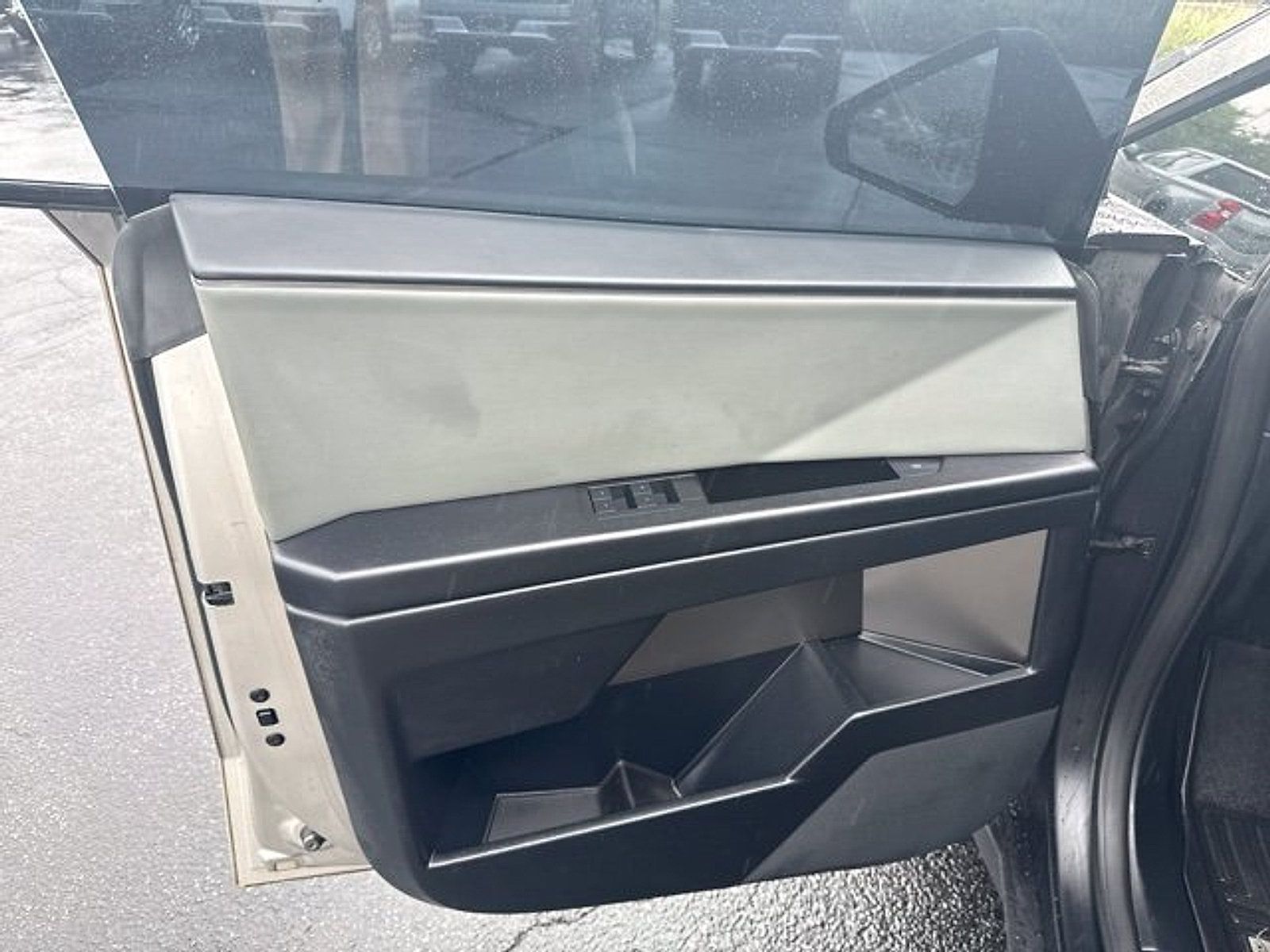 Used 2025 Tesla Cybertruck AWD Crew Cab image 10