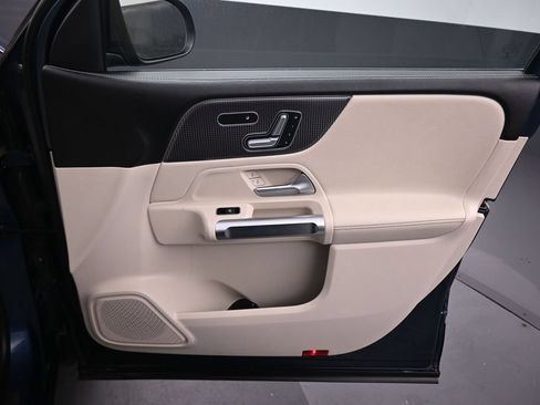 Used 2022 Mercedes-Benz GLB 250 4MATIC image 53