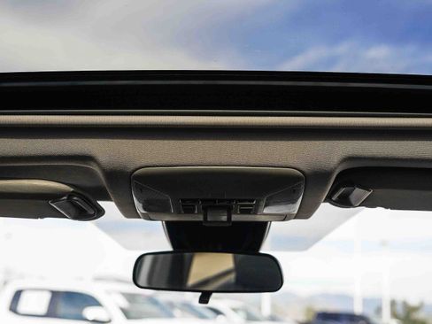 Used 2021 Toyota RAV4 XLE w/ Convenience Package image 12