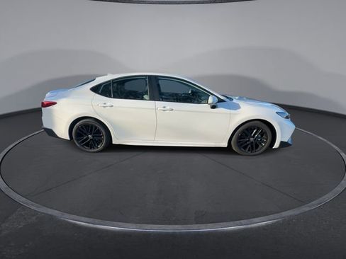 Used 2025 Toyota Camry SE image 18