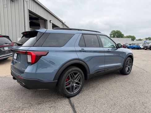 Used 2025 Ford Explorer ST-Line w/ Premium Package AWD/4WD image 4