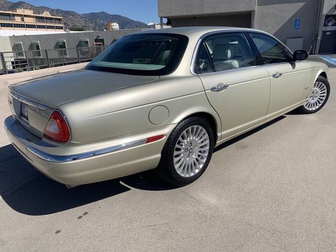 Used 2006 Jaguar XJ Vanden Plas Vanden Plas 4dr Sedan image 8