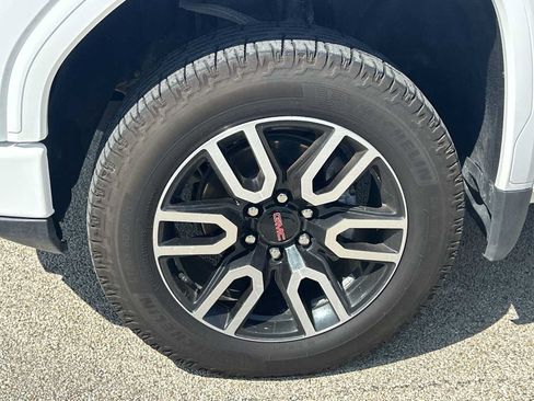 Used 2024 GMC Sierra 1500 AT4 w/ Technology Package AWD/4WD image 33