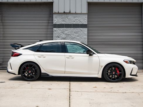 Used 2025 Honda Civic Type R image 9