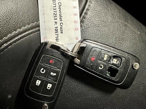 Used 2013 Chevrolet Cruze LTZ FWD image 46
