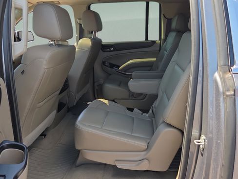 Used 2020 GMC Yukon XL SLT w/ Premium Edition image 11