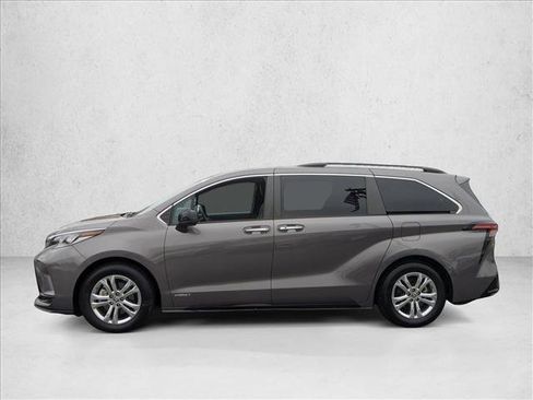 Used 2021 Toyota Sienna XSE image 4