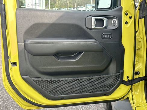 Used 2023 Jeep Wrangler Sahara image 13