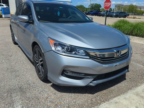 Used 2017 Honda Accord Sport image 2