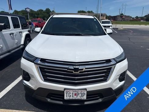 Used 2023 Chevrolet Traverse LT w/ Rear Camera Mirror Package AWD/4WD image 2