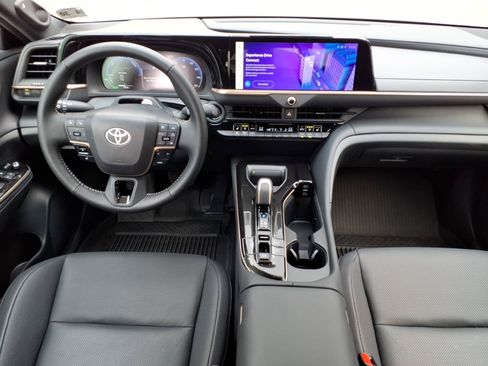 Used 2025 Toyota Crown w/ Advanced Technology Package AWD/4WD image 5