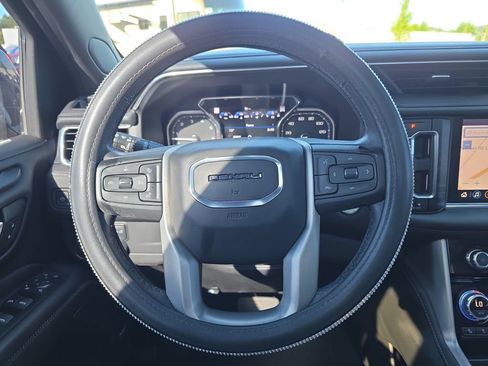 Used 2021 GMC Yukon Denali w/ Denali Premium Package AWD/4WD image 22