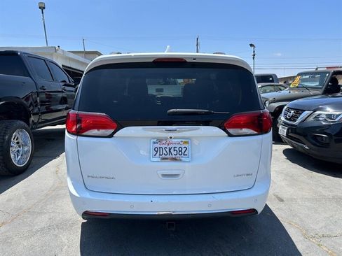 Used 2018 Chrysler Pacifica Limited FWD image 31
