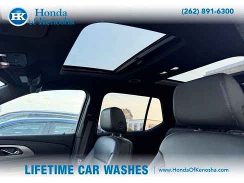 Used 2022 Chevrolet Traverse LT w/ LT Premium Package AWD/4WD image 5
