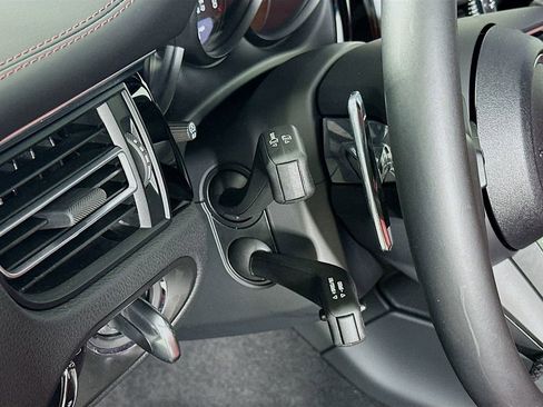 Certified 2025 Porsche Macan image 11