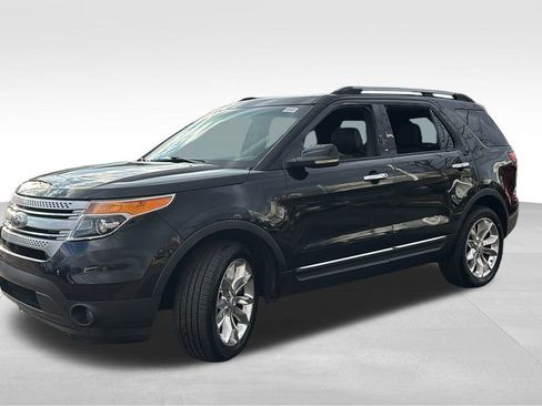 Used 2015 Ford Explorer XLT w/ Equipment Group 202B image 3