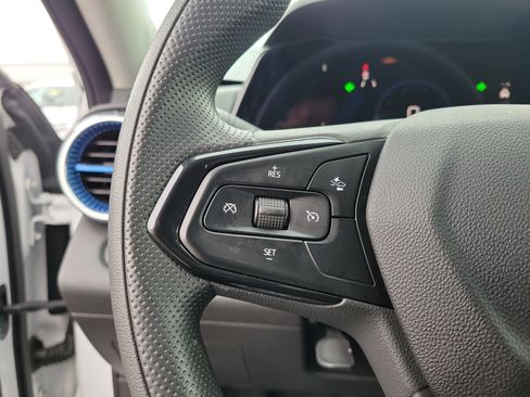 Used 2025 Chevrolet Trax LT image 23