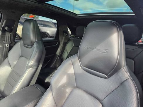 Used 2021 Porsche Cayenne Turbo S image 33