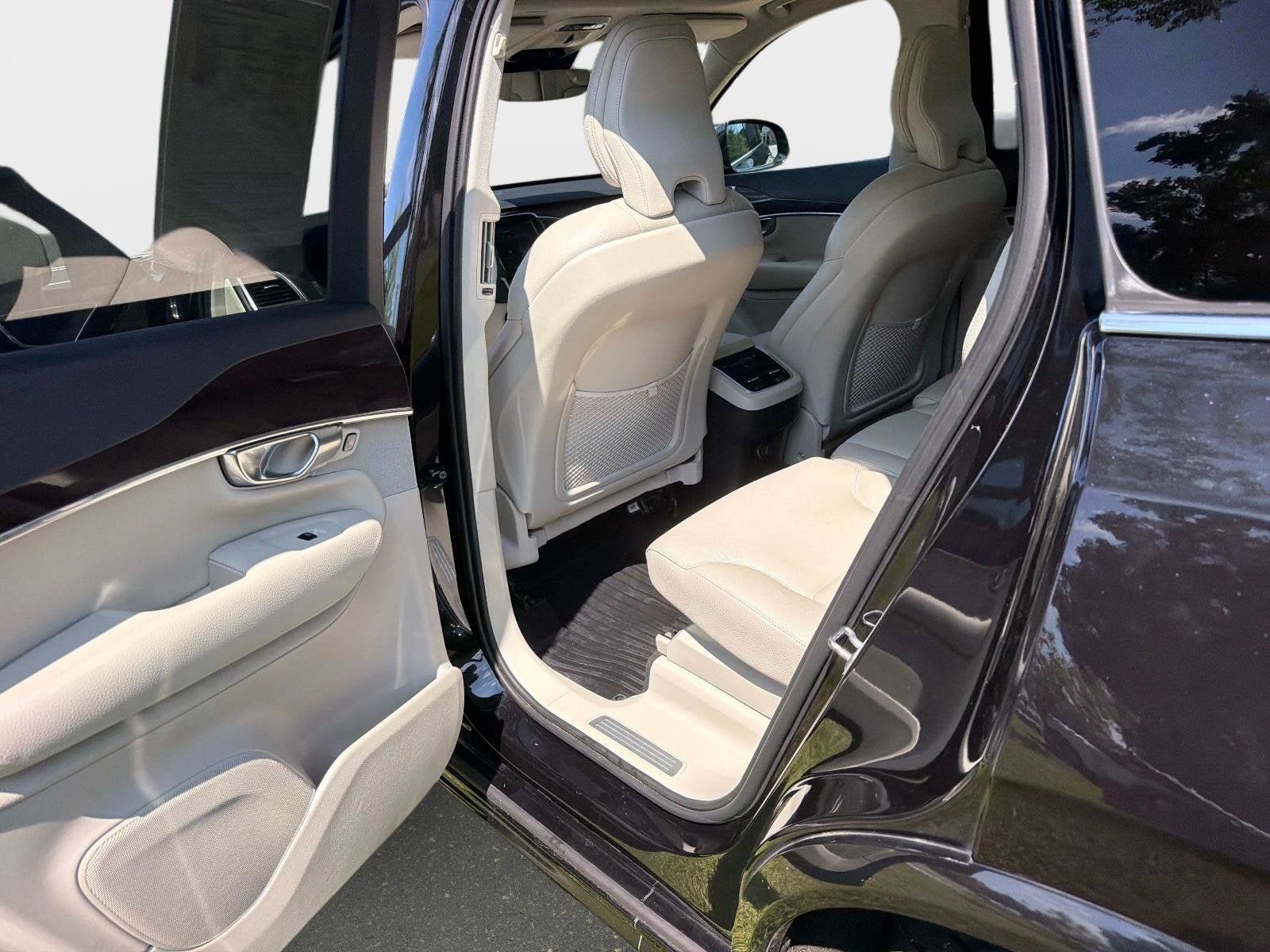 Used 2019 Volvo XC90 T5 Momentum w/ Protection Package Premier AWD/4WD image 13