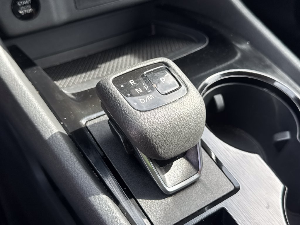 Used 2025 Nissan Rogue SV FWD image 15