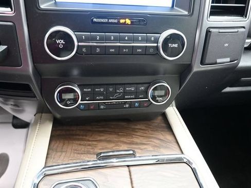 Used 2020 Ford Expedition Platinum AWD/4WD image 18