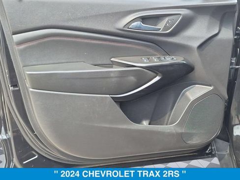 Used 2024 Chevrolet Trax RS w/ Sunroof Package FWD image 10
