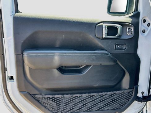 Used 2024 Jeep Wrangler High Altitude AWD/4WD image 22