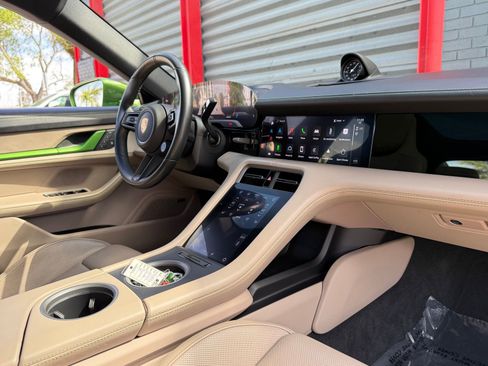 Used 2022 Porsche Taycan 4S AWD/4WD image 18