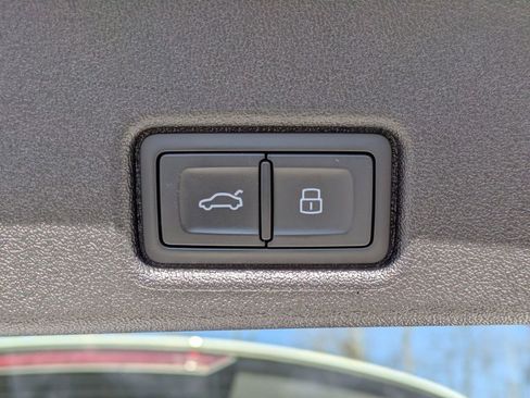 Certified 2025 Audi Q5 Premium w/ Convenience Package image 21