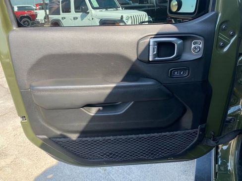 Used 2021 Jeep Wrangler Unlimited Sahara AWD/4WD image 11