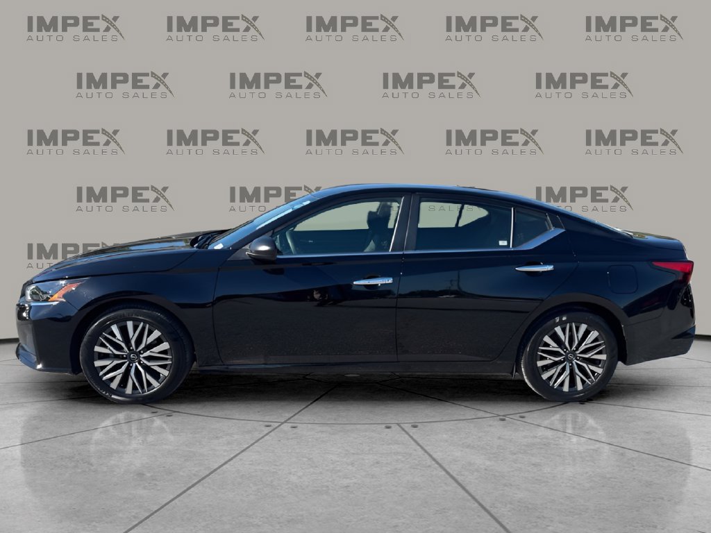 Used 2025 Nissan Altima 2.5 SV FWD image 2