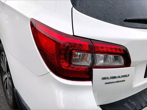 Used 2018 Subaru Outback 2.5i Limited AWD/4WD image 33