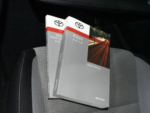 Used 2018 Toyota RAV4 XLE image 98