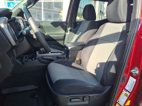 Used 2020 Toyota Tacoma TRD Sport AWD/4WD image 7