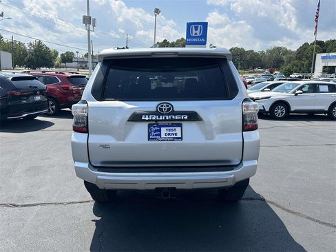 Used 2024 Toyota 4Runner TRD Off-Road Premium image 25