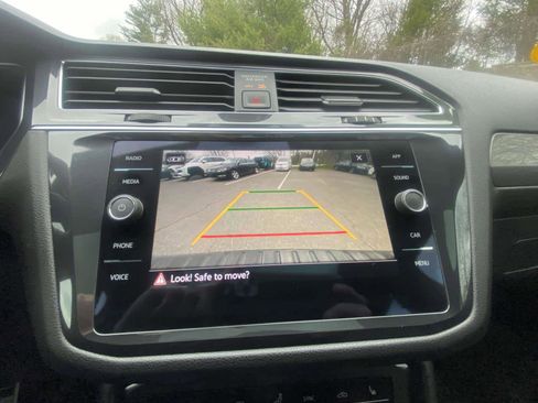 Certified 2023 Volkswagen Tiguan SE R-Line AWD/4WD image 22