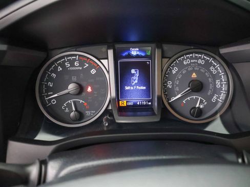Used 2021 Toyota Tacoma TRD Sport w/ TRD Premium Sport Package AWD/4WD image 16