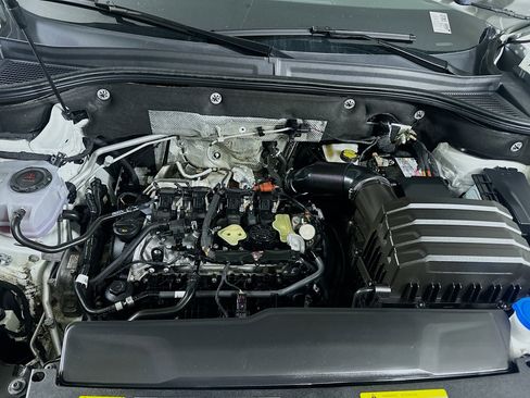 Used 2025 Volkswagen Atlas Cross Sport SE image 33