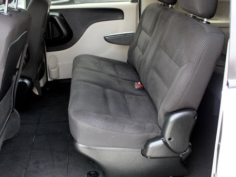 Used 2020 Dodge Grand Caravan SE image 14