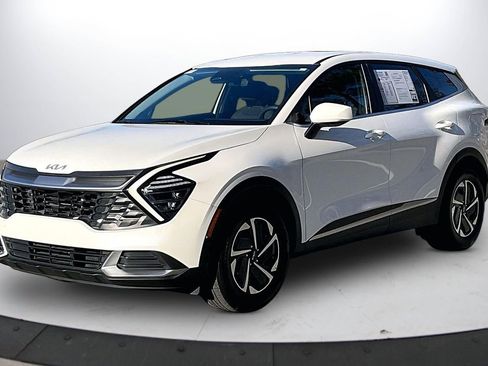 Used 2025 Kia Sportage LX image 4