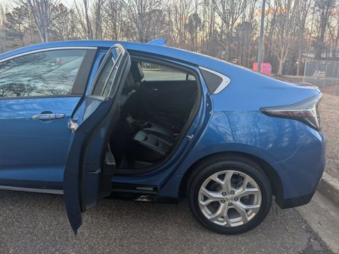 Used 2016 Chevrolet Volt Premier w/ Driver Confidence Package image 13