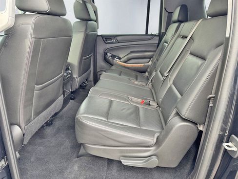 Used 2018 Chevrolet Suburban Premier AWD/4WD image 25