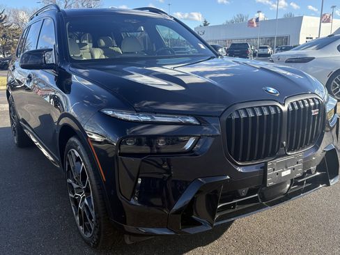 Used 2024 BMW X7 M60i w/ Executive Package image 2