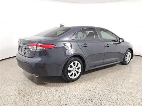 Used 2025 Toyota Corolla LE w/ Convenience Package image 5