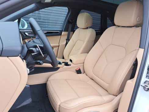 Used 2026 Porsche Macan AWD/4WD image 5