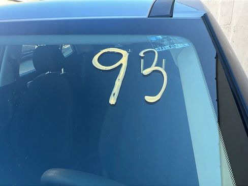 Used 2022 Hyundai Venue SE image 34